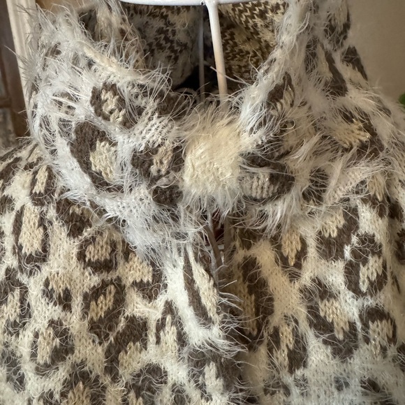Leopard Print Scarf - Picture 4 of 4